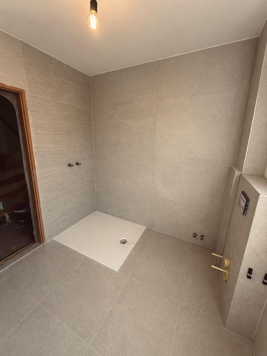 Завършена зона душ